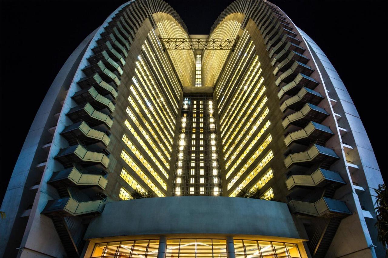 فندق جي دبليو ماريوت بنما مدينة باناما المظهر الخارجي الصورة The hotel at night