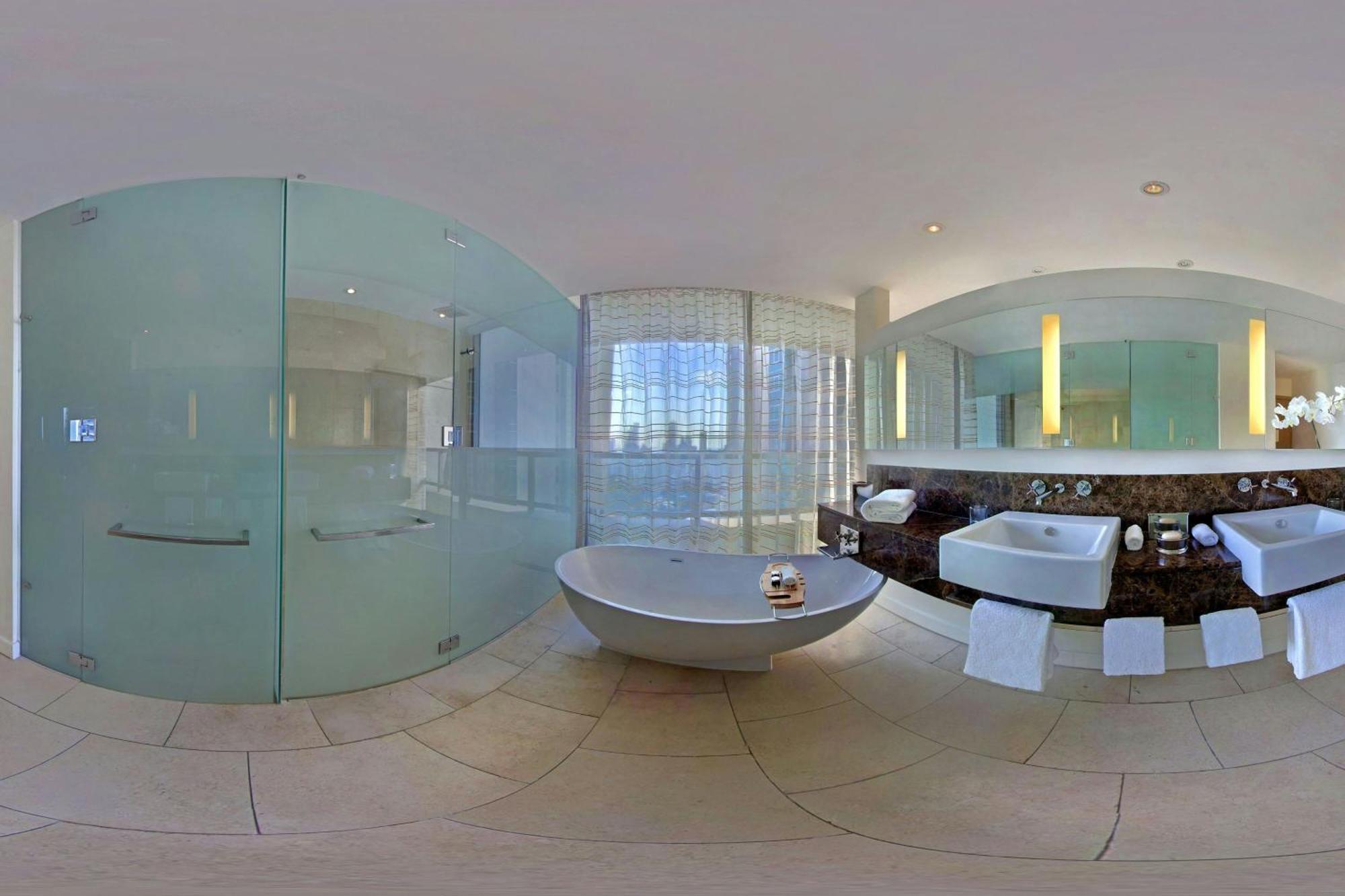 فندق جي دبليو ماريوت بنما مدينة باناما المظهر الخارجي الصورة A bathroom in a hotel
